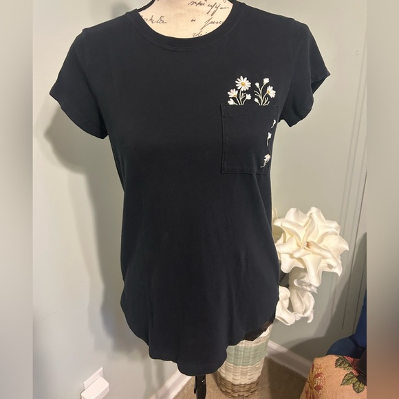 Abercrombie & Fitch Tops - A&F Daisy Pocket Crew T-shirt